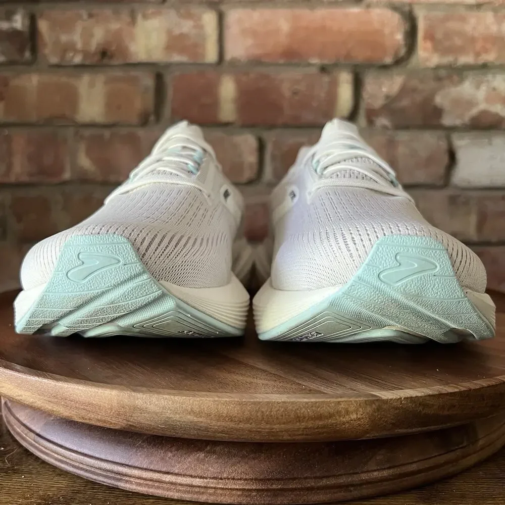 Brooks out lightweight gray